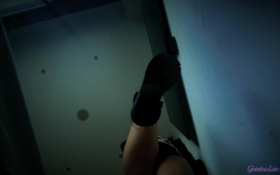 GiantessLive-Crushed_me_while_looking_for_me_2-2