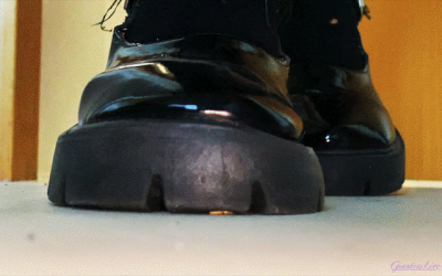 GiantessLive-Crushed_me_while_looking_for_me_2-3